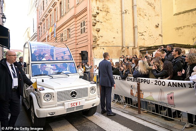 The modified G-Wagon not only looks fantastic, but is also environmentally friendly – ​​a cause close to the Pope's heart