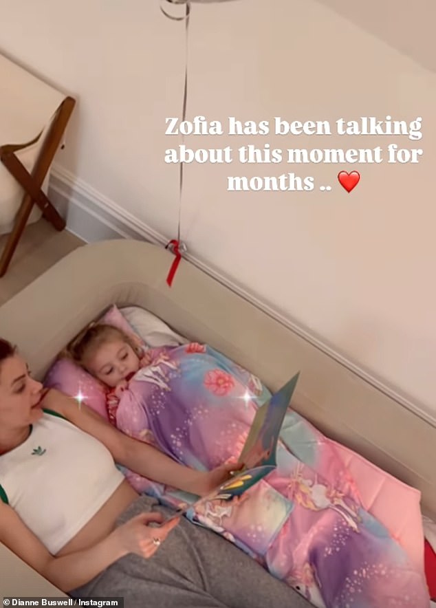 In another adorable clip, Dianne read Zofia a bedtime story, while Andrew captioned the post: 