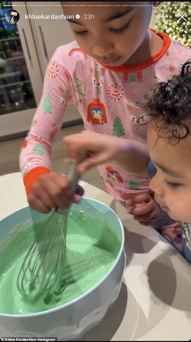 The mother of two, 40, made green pancakes with her kids for a holiday breakfast