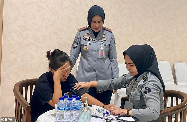 Mary Jane Veloso receives a medical checkup by Indonesian officials at the Jakarta Women's Center; Prison before transfer back to the Philippines