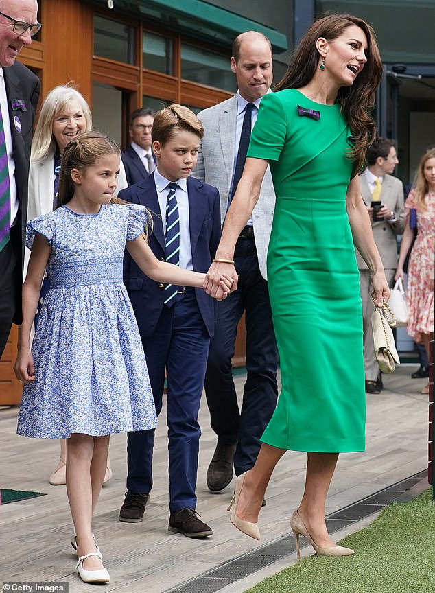 While attending Wimbledon in summer 2023, Charlotte once again made her taste for her favorite design known, choosing a lightly floral dress dotted with blue flowers.