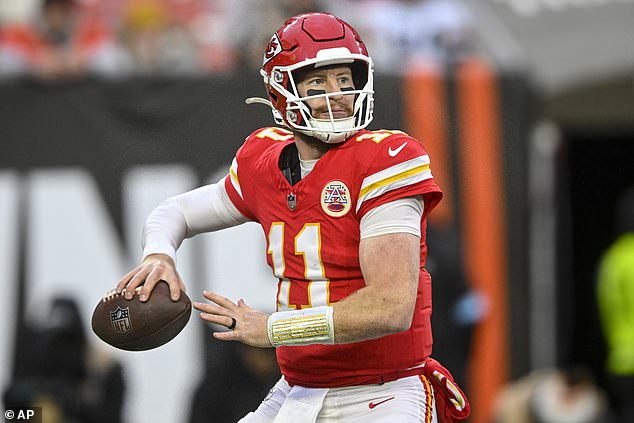 Carson Wentz entered Sunday's game against the Browns after Mahomes was forced out