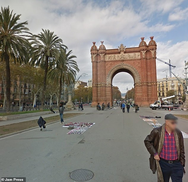 The Arc de Triomphe, installed for the 1888 Barcelona World's Fair, still attracts numerous tourists and street vendors, but it also has its fair share of opportunistic thieves.