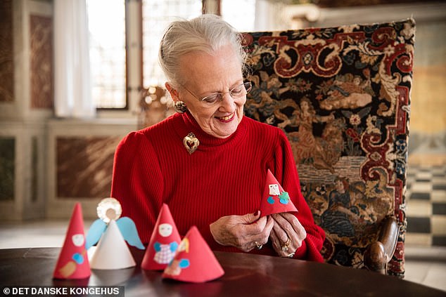 Queen Margaret makes handmade Christmas elves that will hide in the palace in 2021