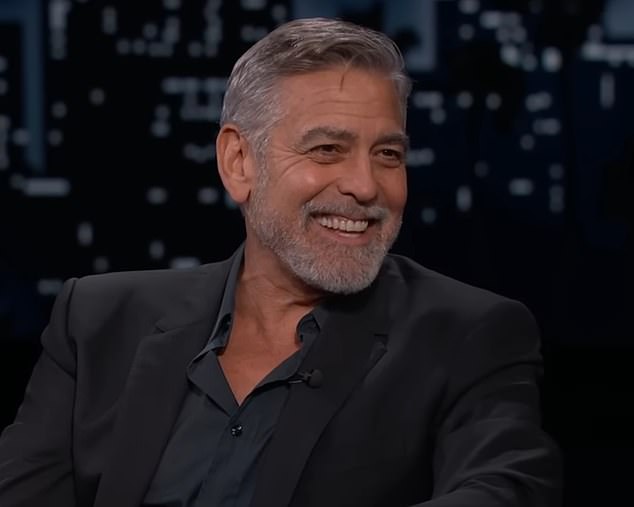 Jimmy Kimmel revealed in a 2023 interview with Clooney that he encountered Amal, who told him that their twins now speak two different languages ​​that the actor does not speak: French and Italian.