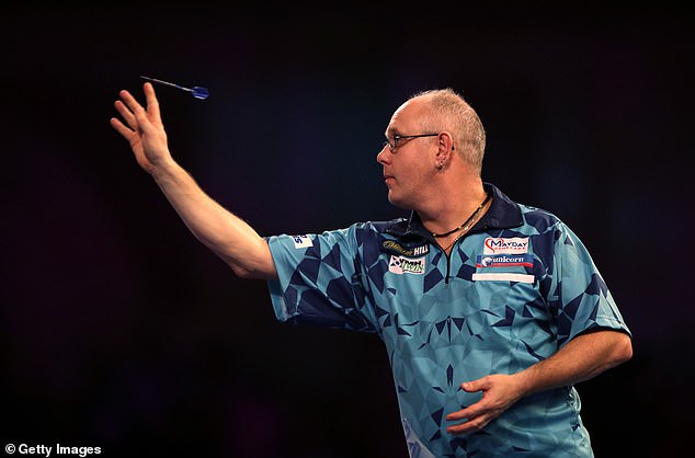 This means that Englishman Ian White moves on to the next round where he will face Ritchie Edhouse.