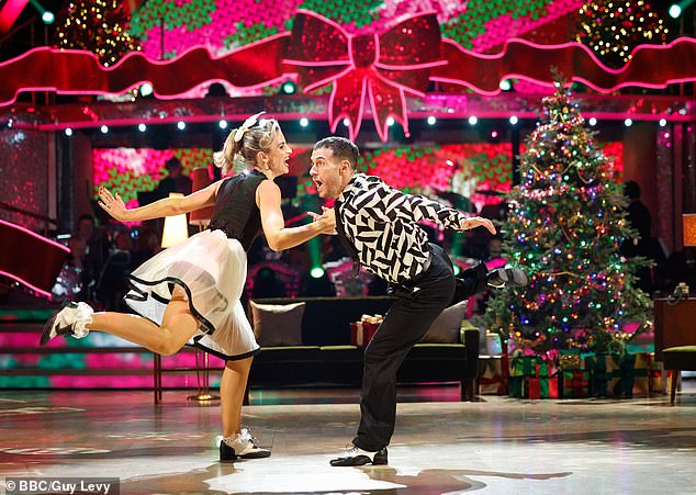 As the couple hit the dance floor, they could be seen sporting different monochrome outfits for their high-energy performance, kicking their feet and moving their feet.