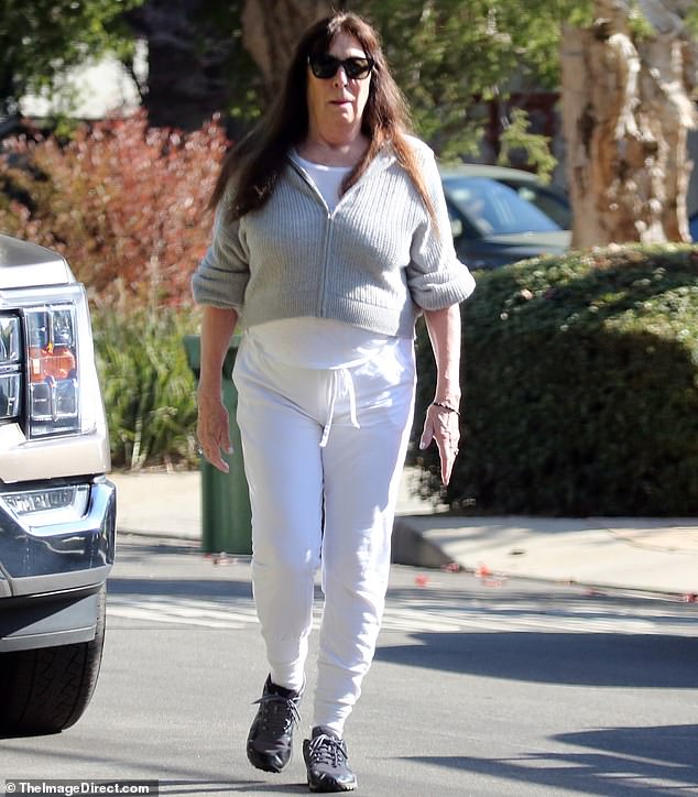 Huston donned a pair of gray sneakers tied with laces, and opted for black shades to protect her eyes from the bright sun