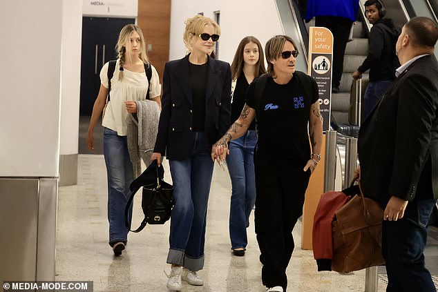 Nicole flashed a smile as they caught the attention of other travelers after landing in Australia.