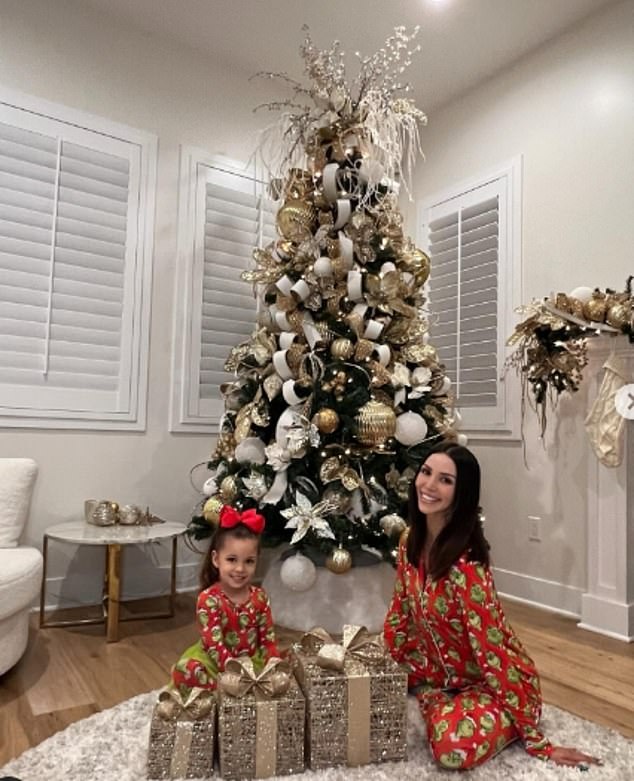 Scheana Shay was in Grinch pajamas with her little girl