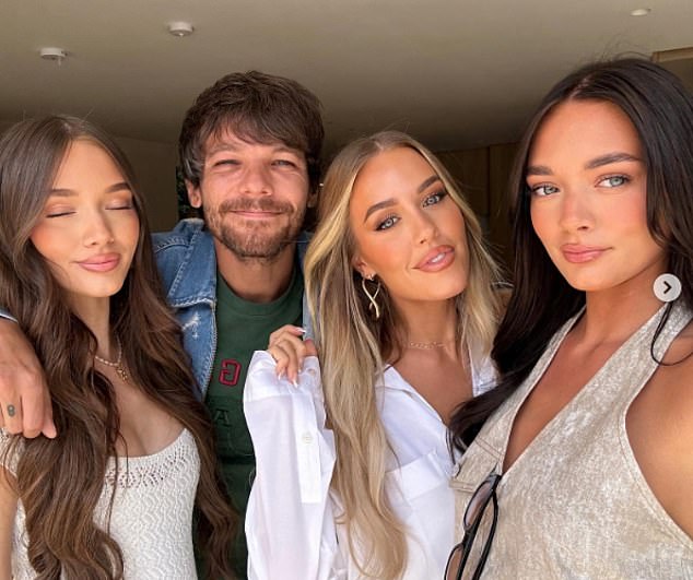 Lottie (centre) pictured with her siblings Louis, Pheobe and Daisy.