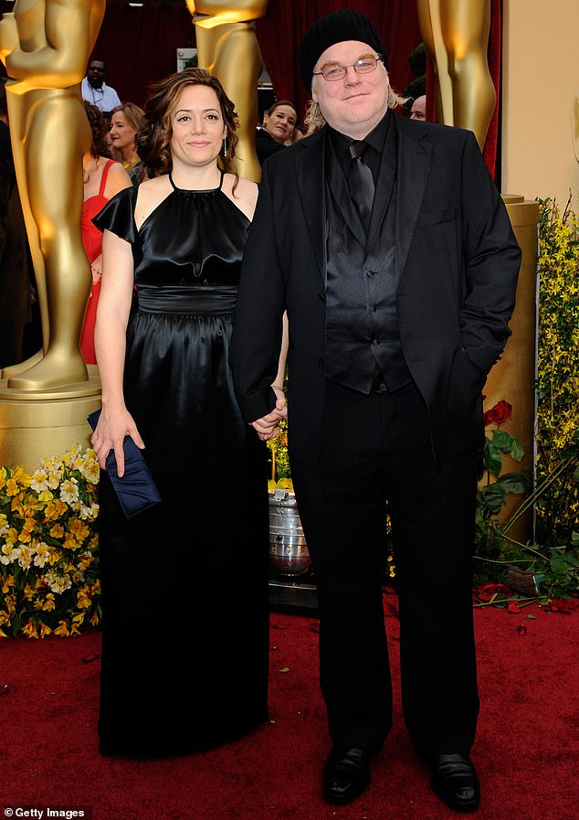 Although Hoffman kept a lid on his personal life, he was involved with costume designer Mimi O'Donnell from 1999 until his death; They are photographed in 2009