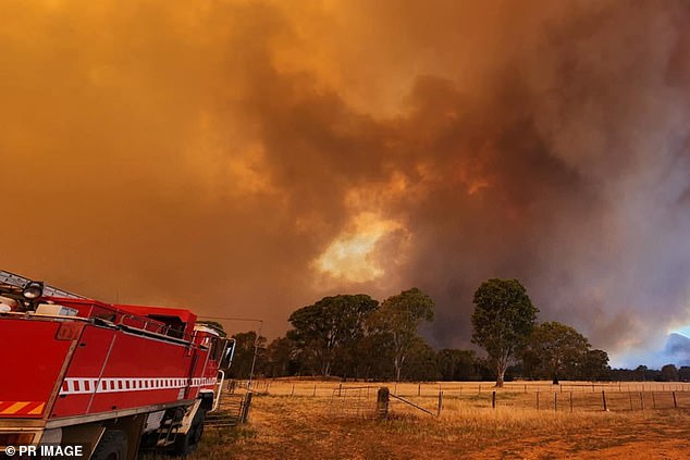 An out-of-control fire in Victoria's Grampians National Park tripled in size over the weekend and firefighters are desperately trying to get it under control before Boxing Day.