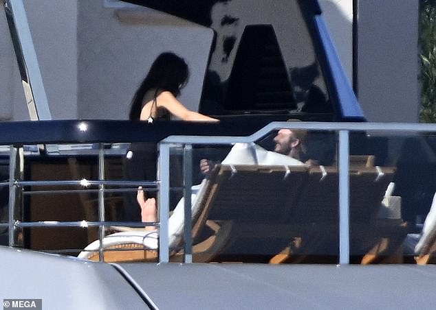 Jackie was also seen approaching David to give him a hug while he sunbathed on the terrace.