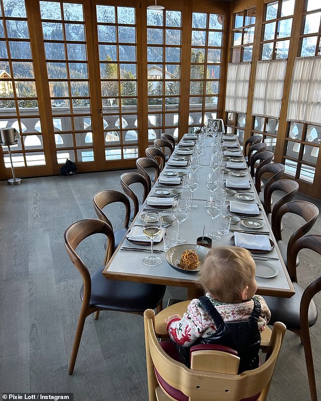 The singer also shared a photo of her little one having an early dinner at the luxurious hotel.