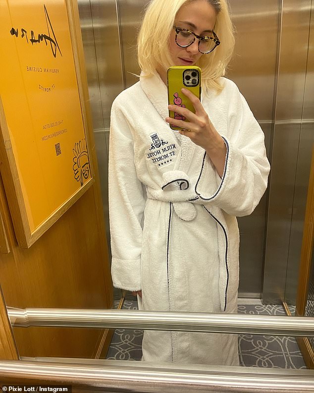 The Somebody's Daughter singer wrapped up in a white hotel robe as she posed for another selfie in the elevator mirror on her way to the pool.