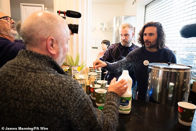 1734991612 497 Ellie Goulding is joined by Joe Wicks as they help