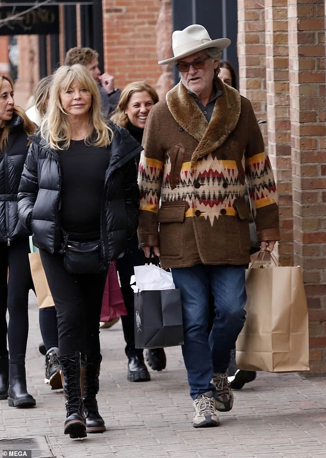 The couple appeared to be doing some last-minute Christmas shopping when Russell, 73, was seen carrying large paper bags. Goldie put on a stylish display in an all-black outfit featuring a cozy puffer jacket, long-sleeved top, and comfy leggings.