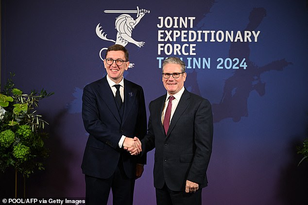 Estonian Prime Minister Kristen Michal (L) and British Prime Minister Keir Starmer shake hands on December 17, 2024 in Tallinn, Estonia.