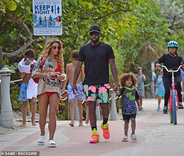 Jason Derulo joined Jena and her son Jason King Derulo during the beach day.