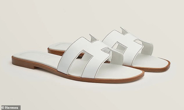 The inexpensive sandals feature an elegant design reminiscent of the strap in the shape of a 