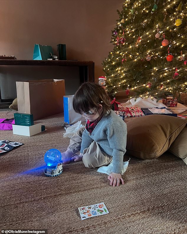 She also posted a photo of her three-year-old son, Malcolm Hiệp, playing with a snowball.