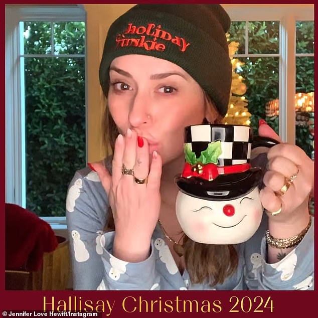 Also on Thursday, Jennifer shared a GIF of a custom Christmas photo booth from the company Birdie Booth.