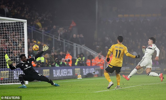 Hwang Hee-chan secured the three points at the end of the game with a close-range shot.