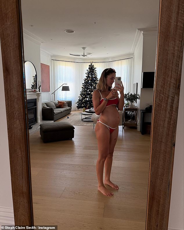 1735311757 398 Steph Claire Smith shows of her growing baby bump as