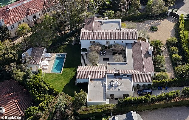 The Wall Street Journal reported last month that Seacrest, 50, was under contract to buy an 11,000-square-foot home in the upscale LA neighborhood for $36 million.