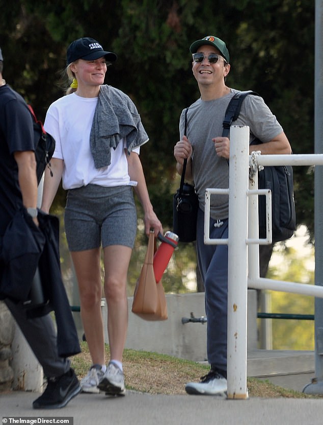 Kate, 41, cut a casual figure in gray spandex shorts, adding a loose-fitting T-shirt and baseball cap.