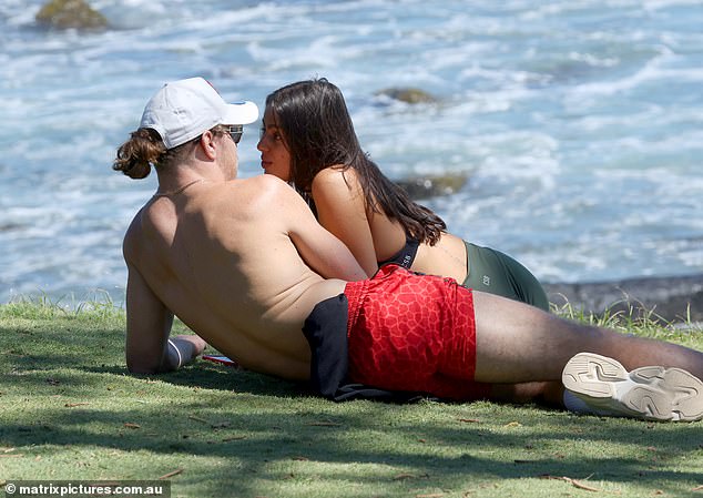 On Saturday, Jayden was seen getting up close and personal with a mystery brunette on the Gold Coast.