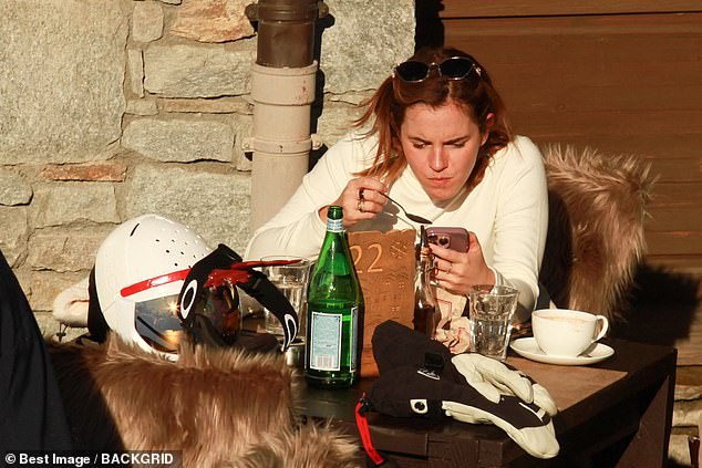 She was also seen having lunch while browsing on her phone.