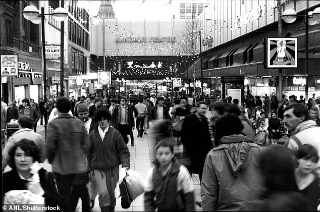 Christmas shopping on Market Street next to the Arndale Center in Manchester in 1986