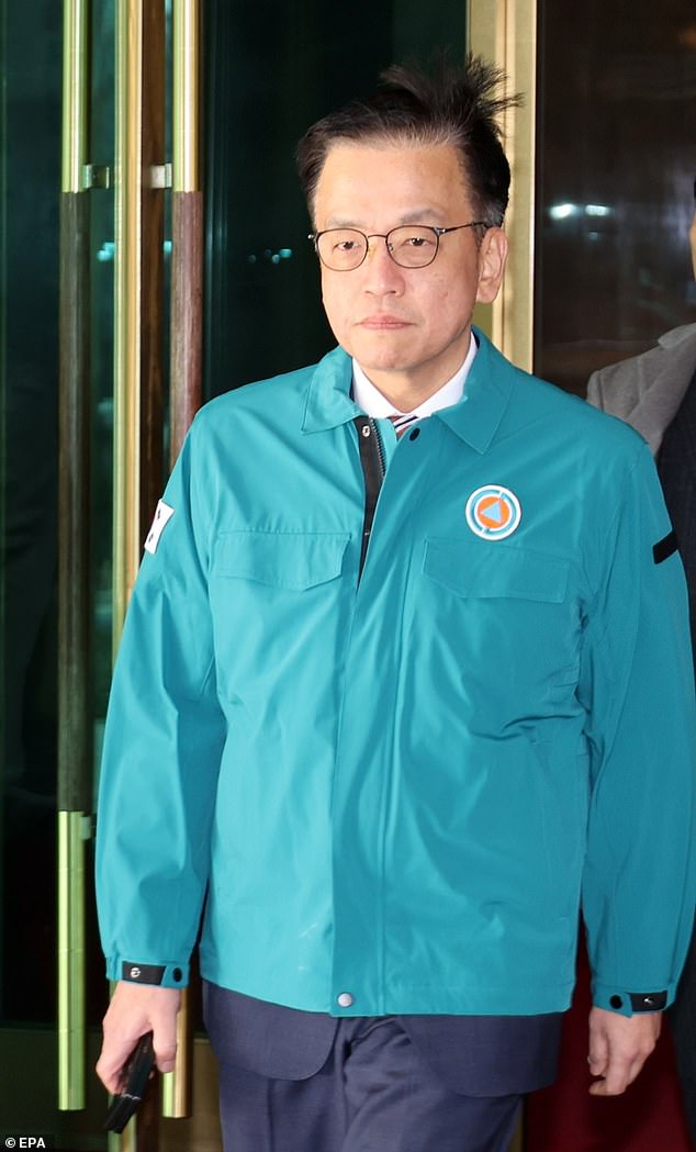 Acting President Choi Sang-mok, pictured, called for the mobilization of all resources to rescue the passengers