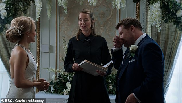 Fans were shocked at the start of the episode when it was revealed that Sonia and Smithy were getting married after Nessa proposed at the end of the 2019 Christmas special.