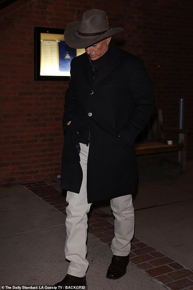 Jeff, who will soon marry his fiancée Lauren Sanchez, dressed in a large gray cowboy hat, a long black coat over a matching blouse, off-white jeans and black shoes.