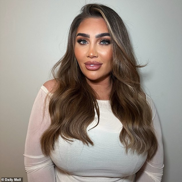 1735593458 339 Lauren Goodger is left devastated and anxious as her childhood