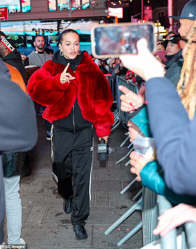 She chatted with fans.