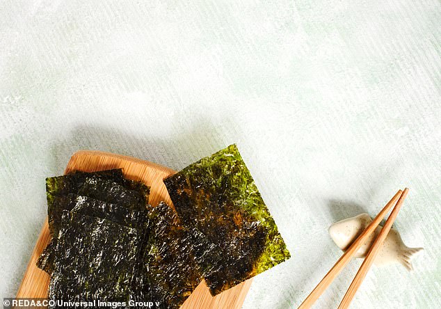 Microplastics become stuck on the surface of seaweed and stick to the small crevices and fibers