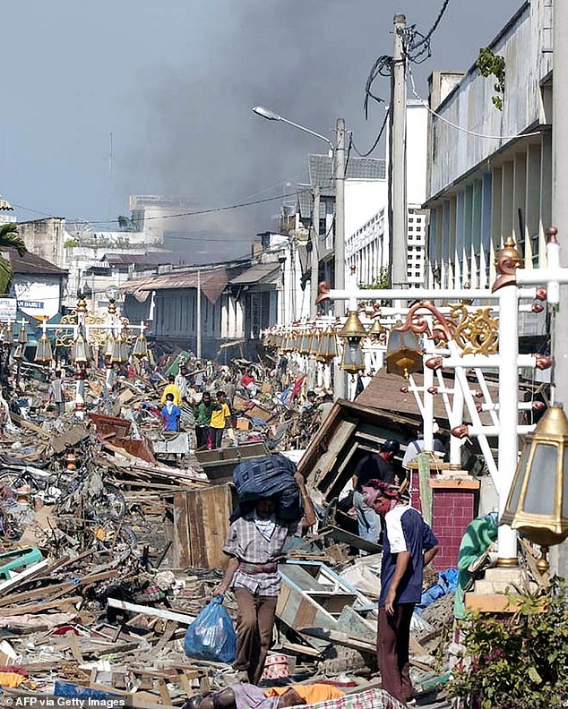 A photograph taken on December 26, 2004 shows the aftermath of the tsunami in Banda Aceh.