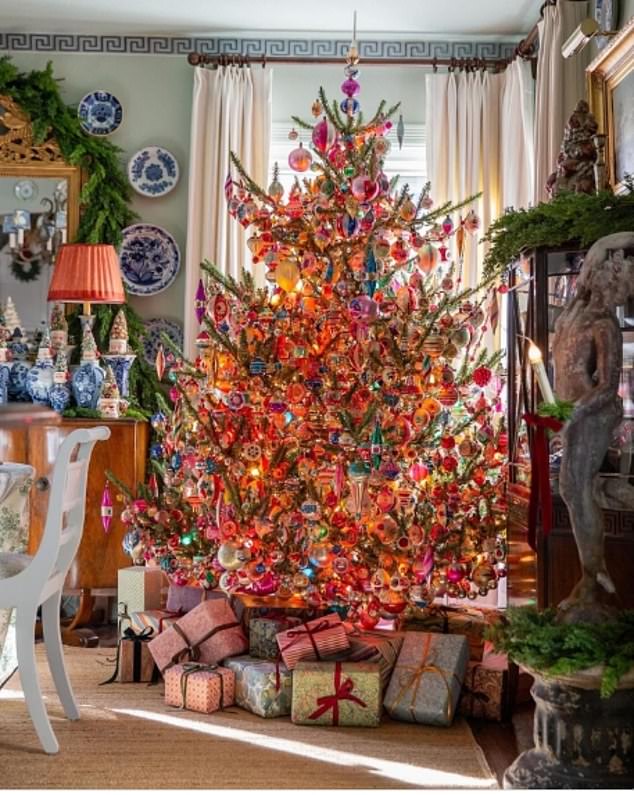 Also on his Draper James page was this Christmas tree with vintage decorations.