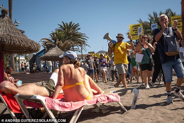 This couple was enjoying a day at the beach when rowdy protesters took over.