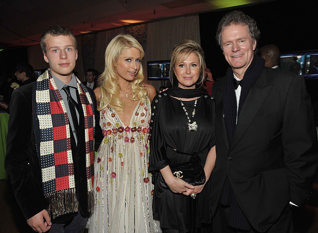 LR Conrad Hilton, Paris Hilton, Kathy and Rick in 2009