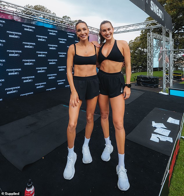 For exercise class, Kayla flaunted her washboard abs in a tight-fitting activewear set, which included a crop top and tiny black shorts.