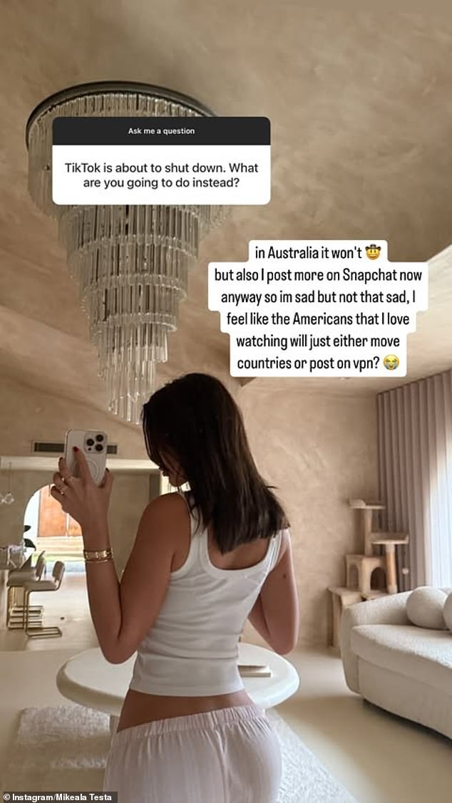 In another Instagram story, she shared a photo of herself in her living room with an elaborate chandelier when asked about TikTok's possible closure in the US. She stated that the content-sharing app will not be banned in Australia and that In any case, he recently started using Snapchat more.