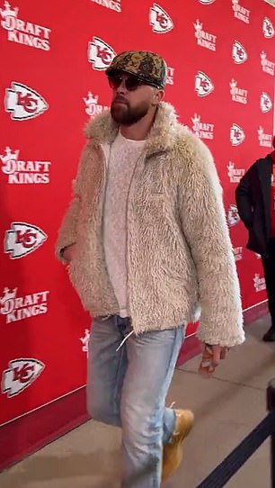 Travis Kelce arrived in style for the Chiefs' showdown, with the Texans wearing a fluffy jacket