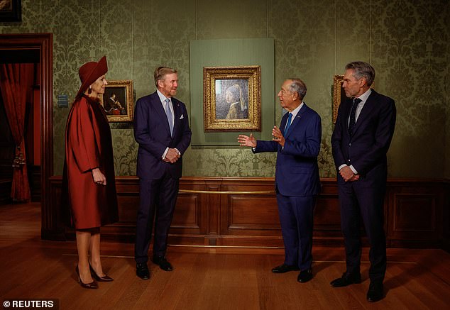 Wearing burgundy heels, Máxima increased her height alongside her husband, Portuguese President Marcelo Rebel de Sousa and Dutch Prime Minister Dick Schoof (right).