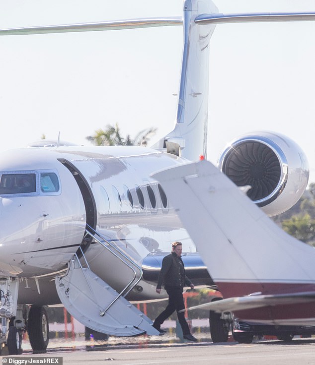 In the photo: Elon Musk lands in Los Angeles in his private jet, which devoured 511,250 liters of fuel in 2024