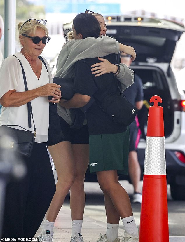 Leaving the airport, Sam looked somber as she said goodbye to her fiancee Kristie Mewis, 33, who did not appear to be traveling with the Kerrs.